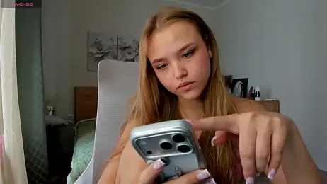flooora_0 webcam model stream image