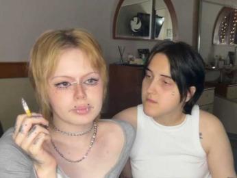 AliceAndMia webcam model stream image