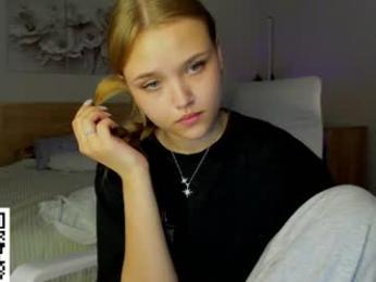 flooora_0 webcam model stream image
