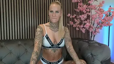 Lara-CumKitten webcam stripchat model stream image