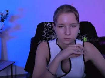gloria_bubble webcam model stream image