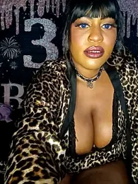 AmazonianMistress webcam model stream image