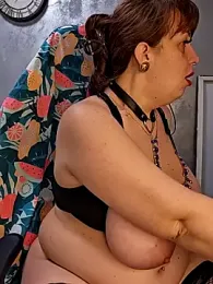 AvaSquirtMilf webcam model stream image