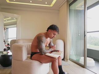 Belami Colton webcam model stream image