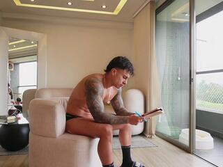 Belami Colton webcam model stream image