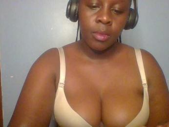 Cremecara webcam bongacams model stream image