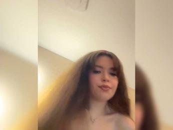 YourLadyyy webcam model stream image