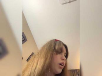 YourLadyyy webcam model stream image
