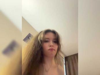 YourLadyyy webcam model stream image