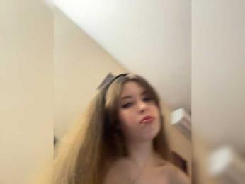 YourLadyyy webcam model stream image