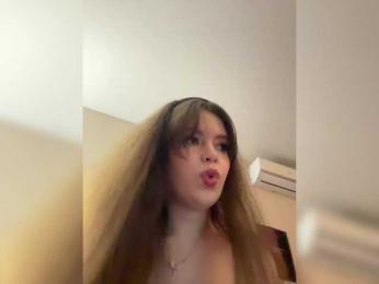 YourLadyyy webcam model stream image