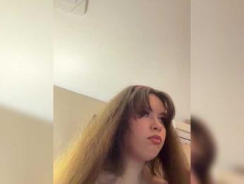 YourLadyyy webcam model stream image