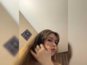 YourLadyyy webcam model stream image