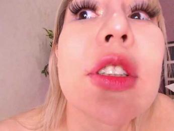 Juliannae webcam model stream image