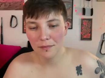 mostlyylesbian webcam model stream image