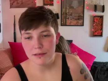 mostlyylesbian webcam model stream image