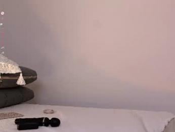 cute_shine webcam model stream image