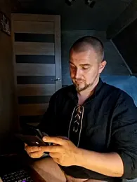 Foxyshaved webcam stripchat model stream image