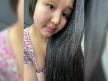 Yumikaa webcam model stream image