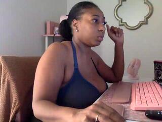 Queen Glam webcam model stream image