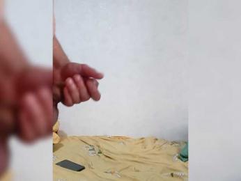 LOVELYTWINS webcam model stream image