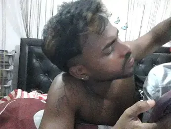 Hunkytop webcam model stream image