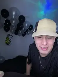 Maximuz1920 webcam model stream image