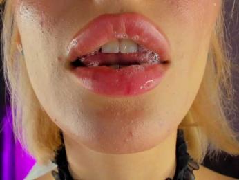 IceStrawberry webcam model stream image