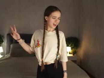 auroralowen webcam chaturbate model stream image