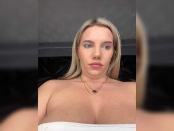 LYALYAtop webcam model stream image