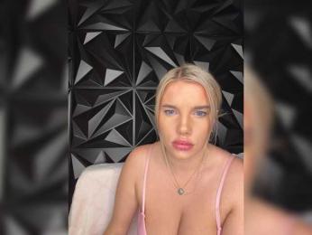 LYALYAtop webcam preview
