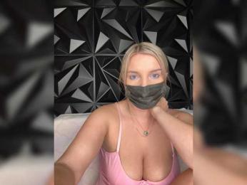 LYALYAtop webcam model stream image