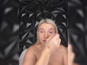 LYALYAtop webcam model stream image