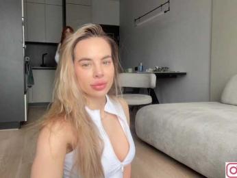 diffgirls1-1 webcam bongacams model stream image