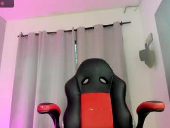 emma_and_aysha webcam model stream image