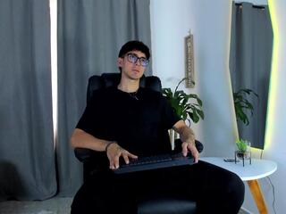 Etham Wolf webcam model stream image