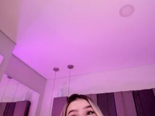 Mia Klein webcam model stream image