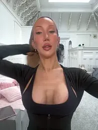 Allana29 webcam stripchat model stream image