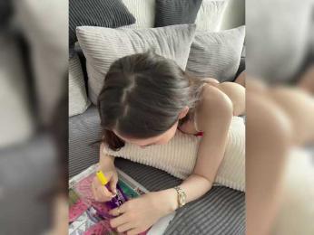 whiteTEA webcam bongacams model stream image