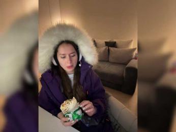 whiteTEA webcam bongacams model stream image