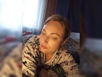 Tanysha-1 webcam bongacams model stream image