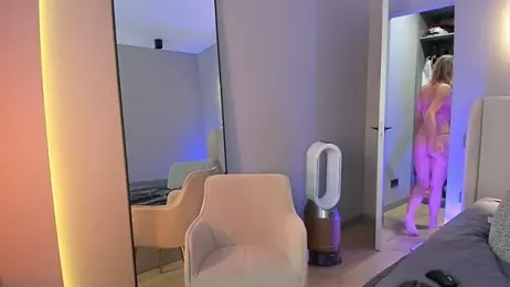Wallflowerr webcam model stream image
