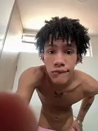 NoahBull19 webcam stripchat model stream image