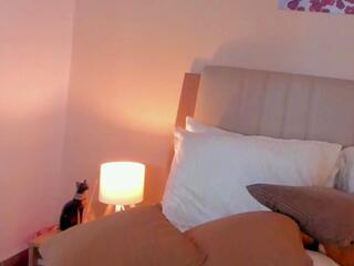 Isa Raven webcam model stream image