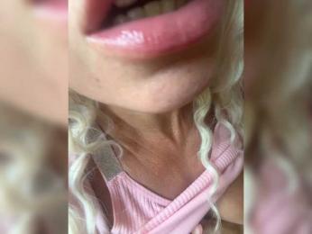 CarolinaHerrera webcam model stream image