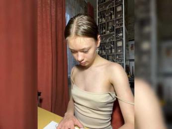 18YoungPussy18 webcam model stream image