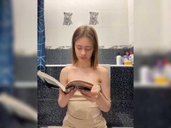 18YoungPussy18 webcam model stream image