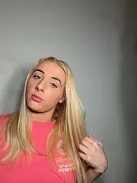 Strongqueen webcam model stream image