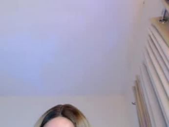 kissmebetter webcam model stream image