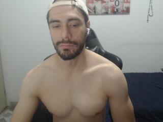 Jusstin I webcam model stream image